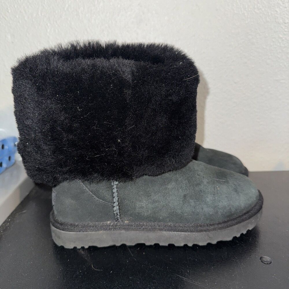 UGG Women's Classic Tall II Black Boot Size US 6 Good Condition